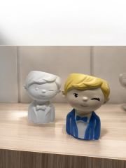 Göz kırpan erkek saksı