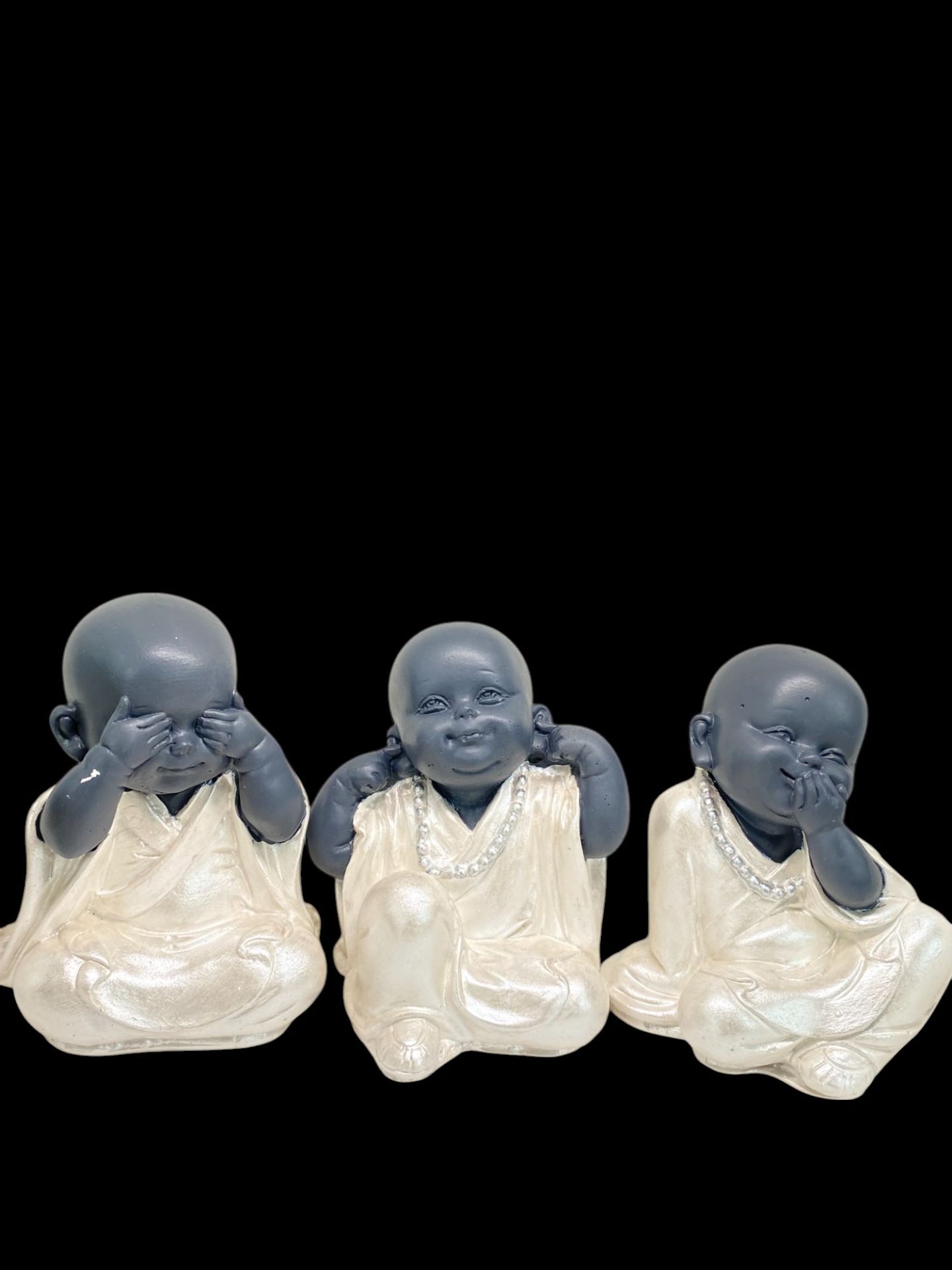 Görmedim Duymadım Bilmiyorum temalı 3'lü oturan çocuk