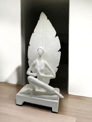 Yapraklı oturan kız biblo