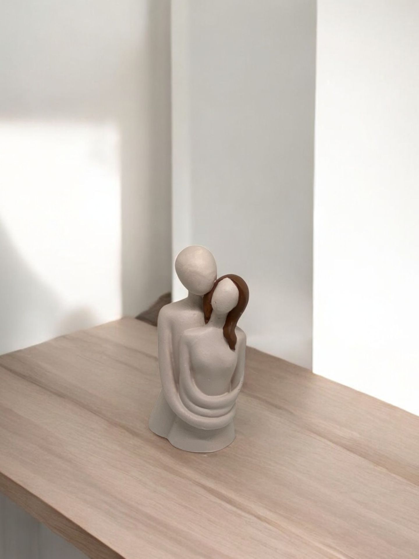 Sevgililer Günü Temalı sarılmış çift biblo