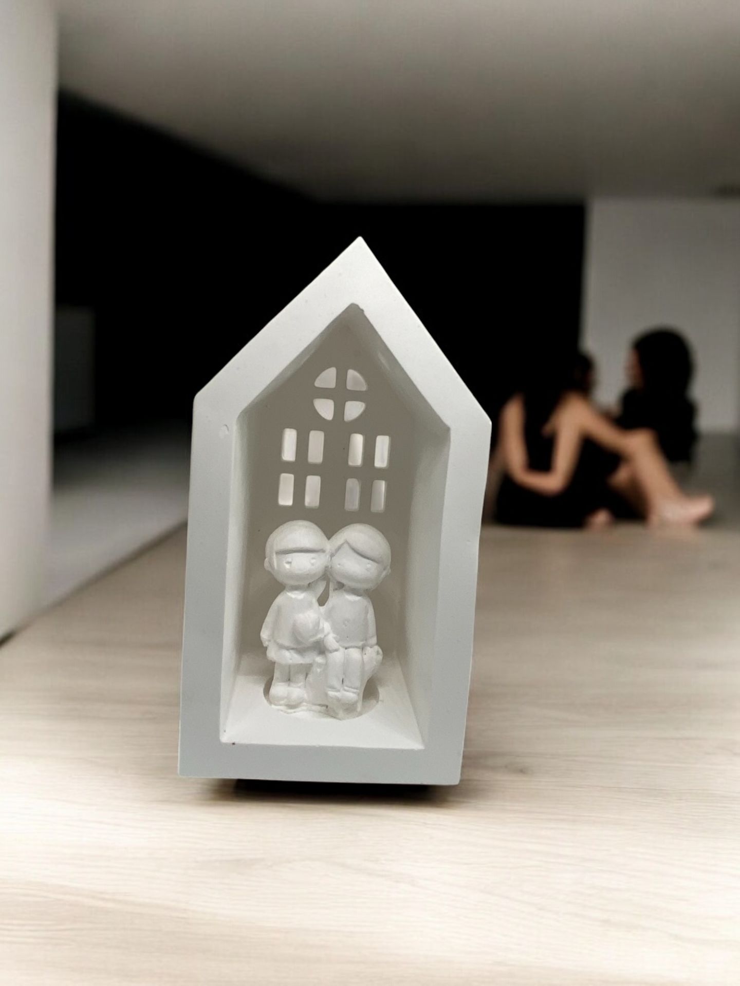 Sevgililer günü temalı ev içinde çift