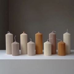 Dikey çizgili silindir mum