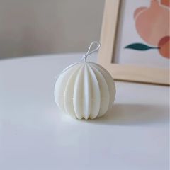 Çizgili küre şekilli mum