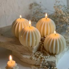 Çizgili küre şekilli mum