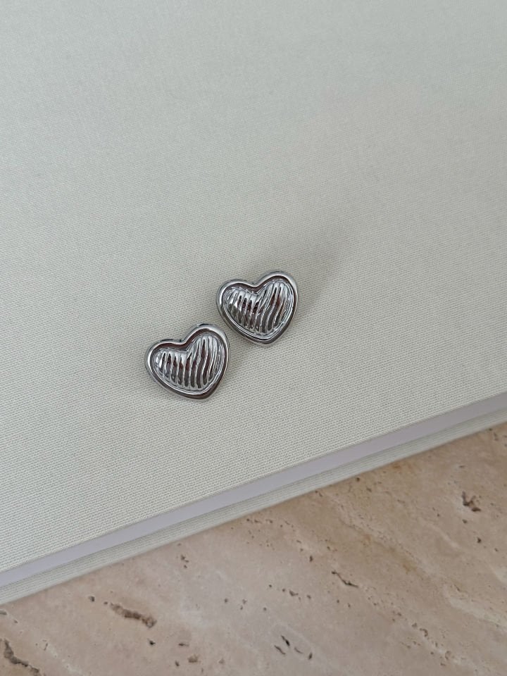Çelik | Lined Heart Küpe