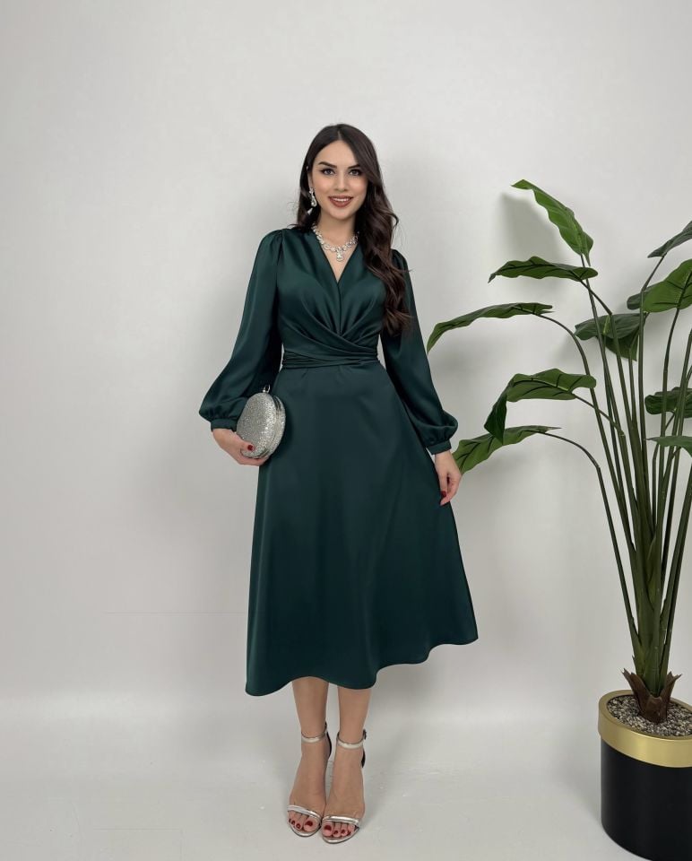 026_2052 SATEN KUŞAKLI ELBİSE EMERALD GREEN - ZÜMRÜT YEŞİLİ