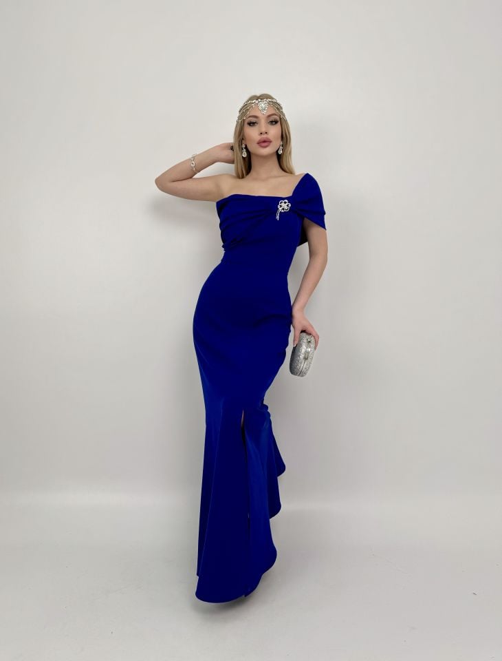 3008 OMUZUNDA BROŞLU ELBİSE SAX