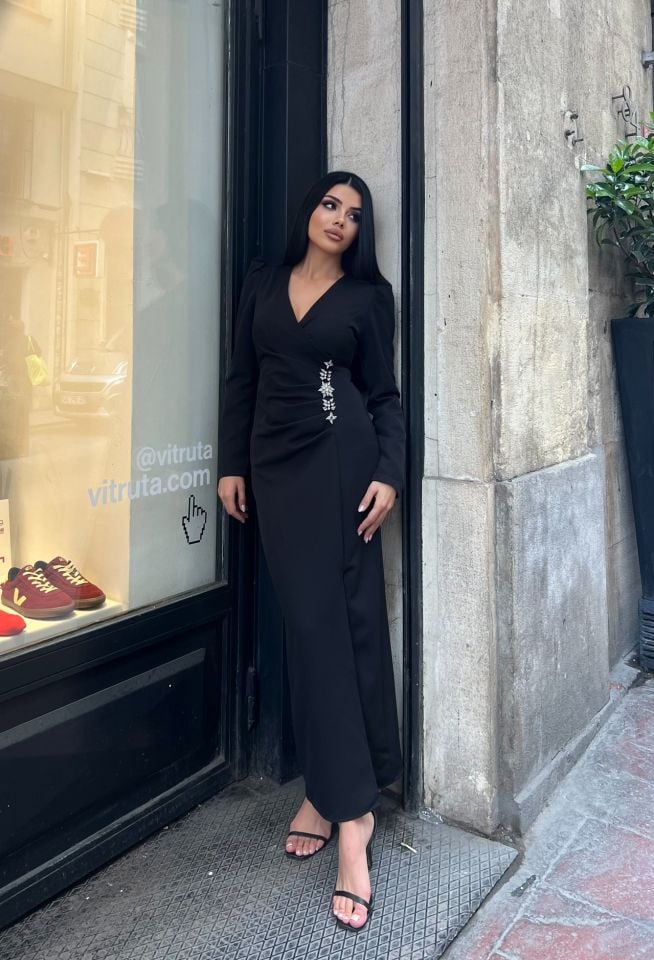 3057  V YAKA AKSESUARLI ELBİSE BLACK - SİYAH