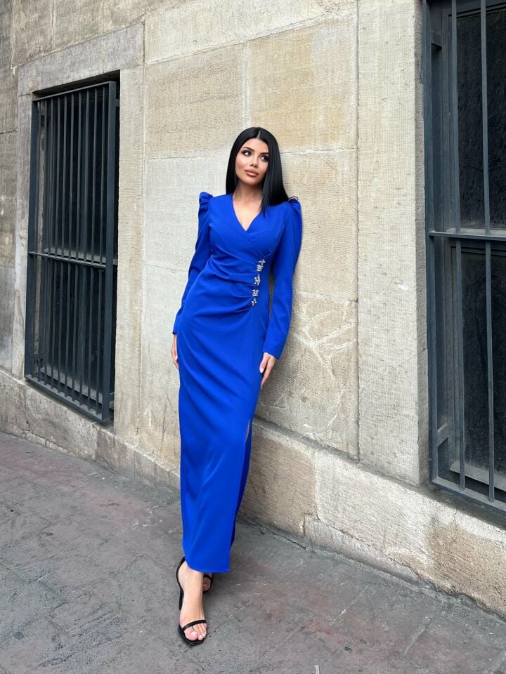 3057  V YAKA AKSESUARLI ELBİSE SAXE - SAX