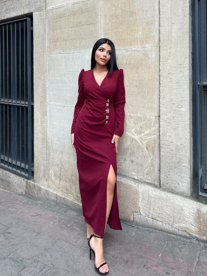3057  V YAKA AKSESUARLI ELBİSE BURGUNDY - BORDO