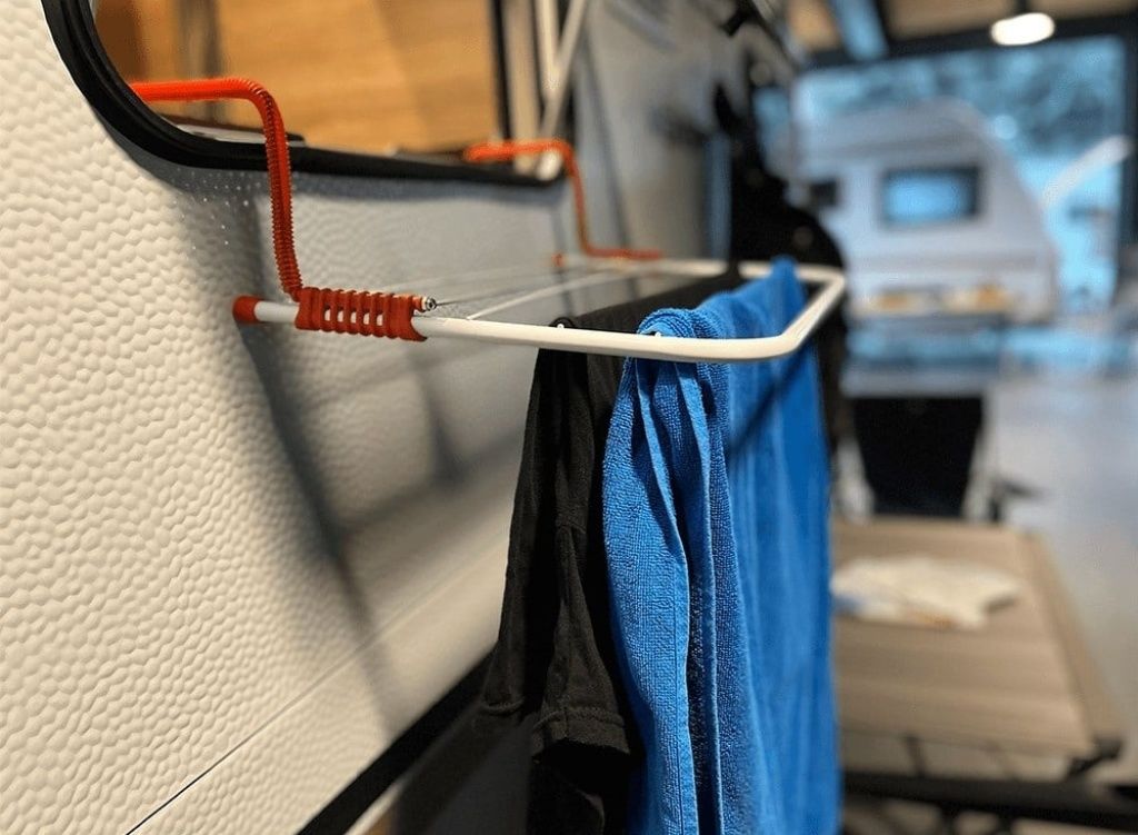 Suga Pratik Karavan Çamaşır Askılığı Kırmızı