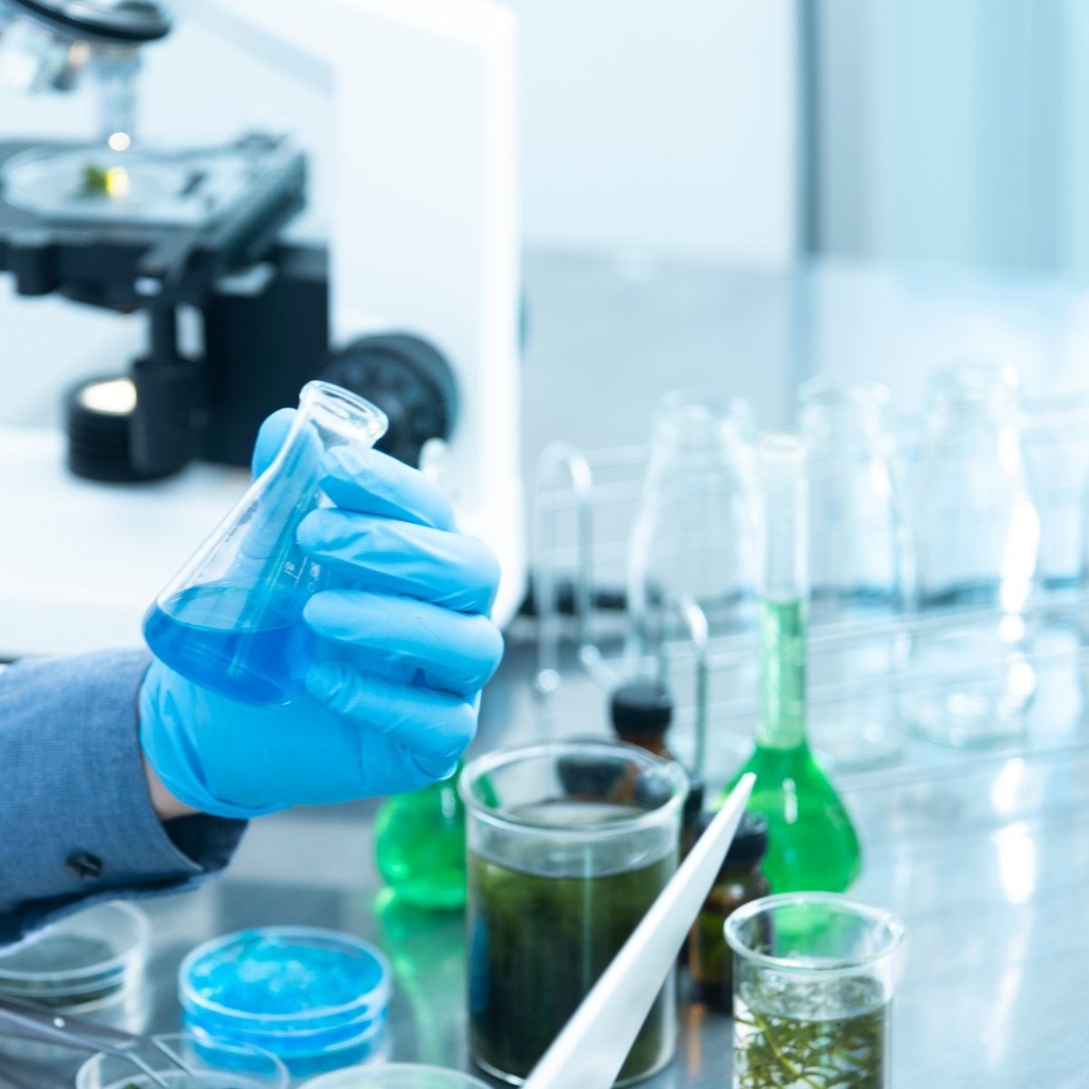 Cam Laboratuvar Malzemeleri ve Plastik Ürünler Arasındaki Farklar