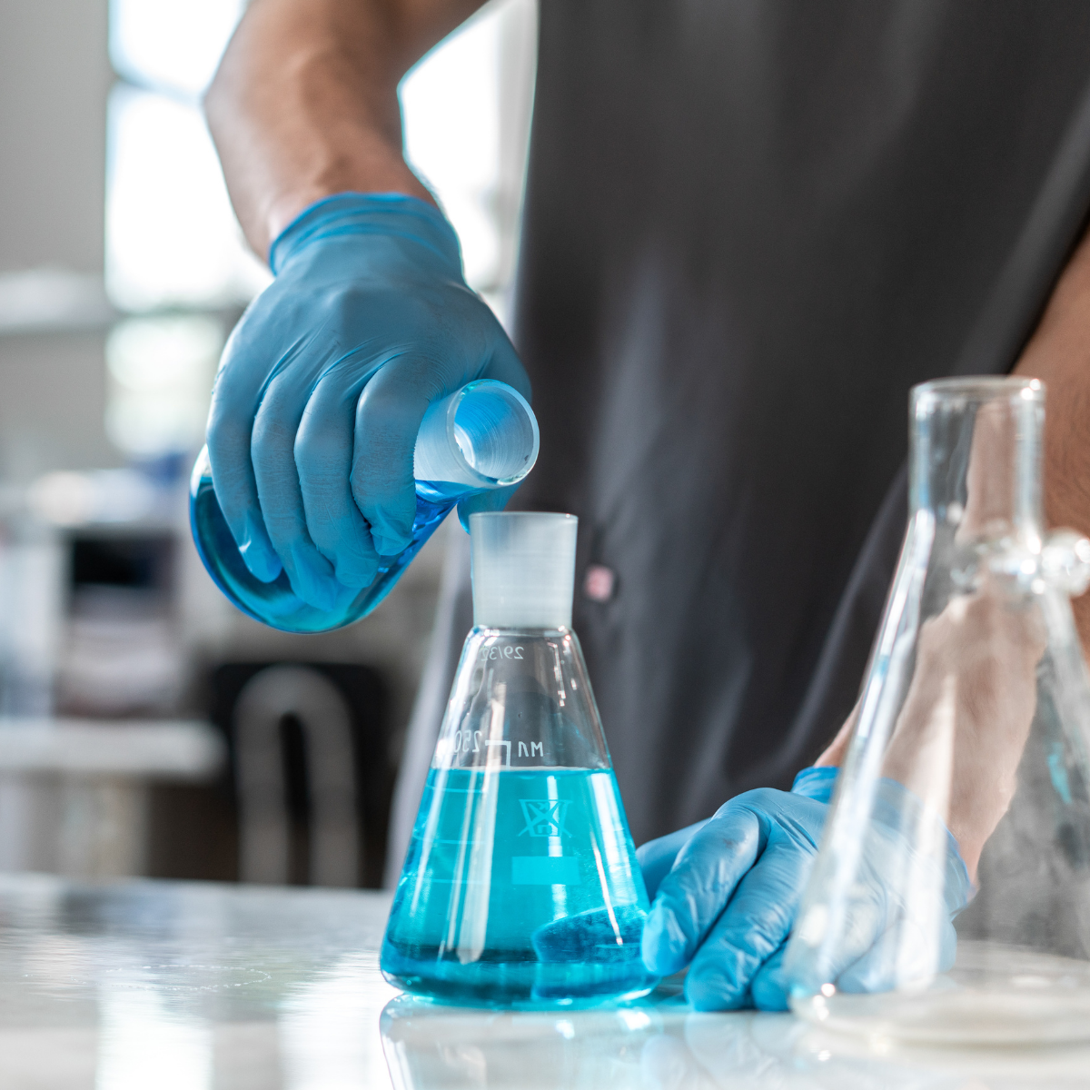 Kimya Laboratuvarı Ekipmanları: Bilimin Kalbine Yolculuk – İNTERLAB Rehberi