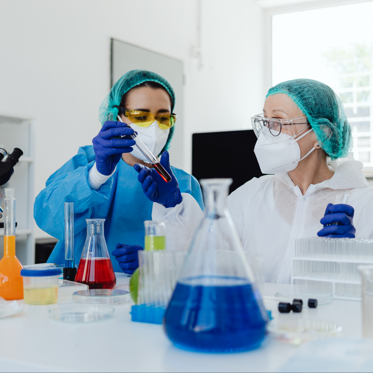 Hassas Numunelerin Güvenliği: Laboratuvar Malzemeleri ile Güvenilir Depolama Çözümleri