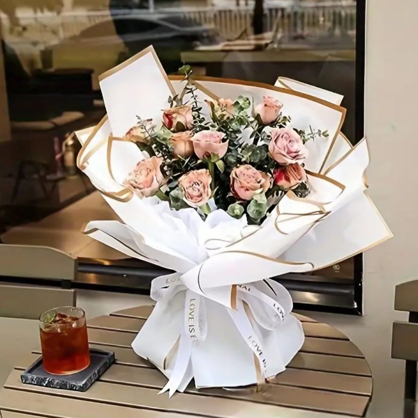 Beyaz Altın Kenar Çerçeveli Çiçek Ambalajı