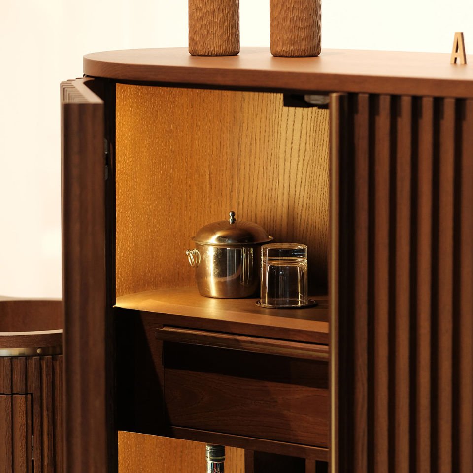 Solid Oak Cabinet – DOCIA MAHZEN Series Bar, Drink and Cocktail Cabinet Forest