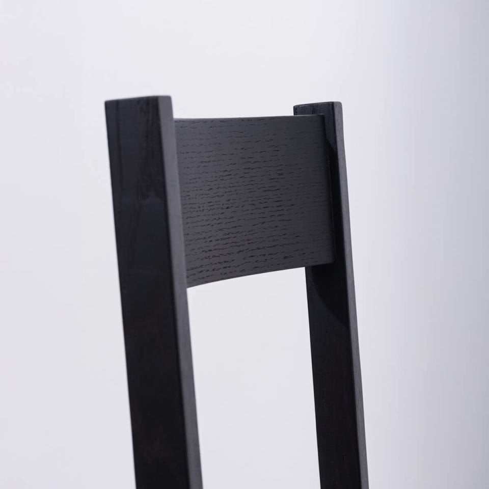 Döşemeli Masif Meşe Sandalye 1 - BENT Serisi Dark