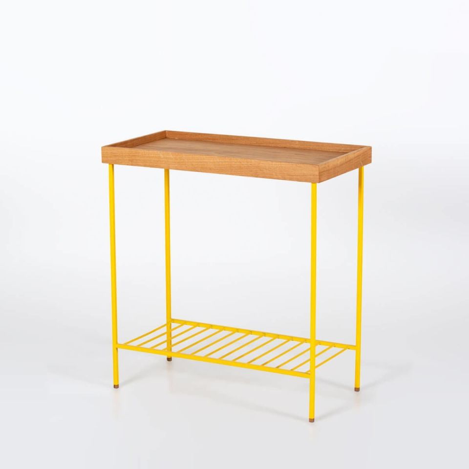 Masif Ahşap Geniş Yan Sehpa / Saksılık – EDGE Serisi, Renkli Metal Ayaklı Honey - SARI