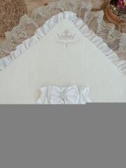 Yenidoğan Wool Yün Kumaş Taç Nakışlı Güpür Duvaklı Fiyonk Prizma Taş Unisex Kundak Bebek Battaniyesi