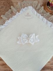 Yenidoğan Wool Yün Kumaş Taç Nakışlı Güpür Duvaklı Fiyonk Prizma Taş Unisex Kundak Bebek Battaniyesi