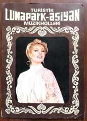 Turistik Lunapark Aşiyan Müzikholleri - Emel SAYIN kapaklı. fotoğraf Kabı