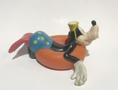 Goofy yüzüyor - Disney & Applause