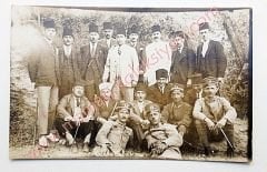 Askerler ve fesli zatlar - Fotoğraf