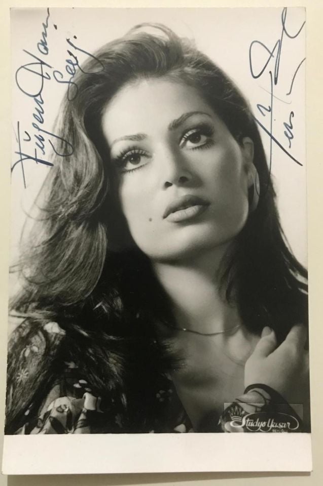 Türkan ŞORAY - Islak imzalı, orijinal fotokart