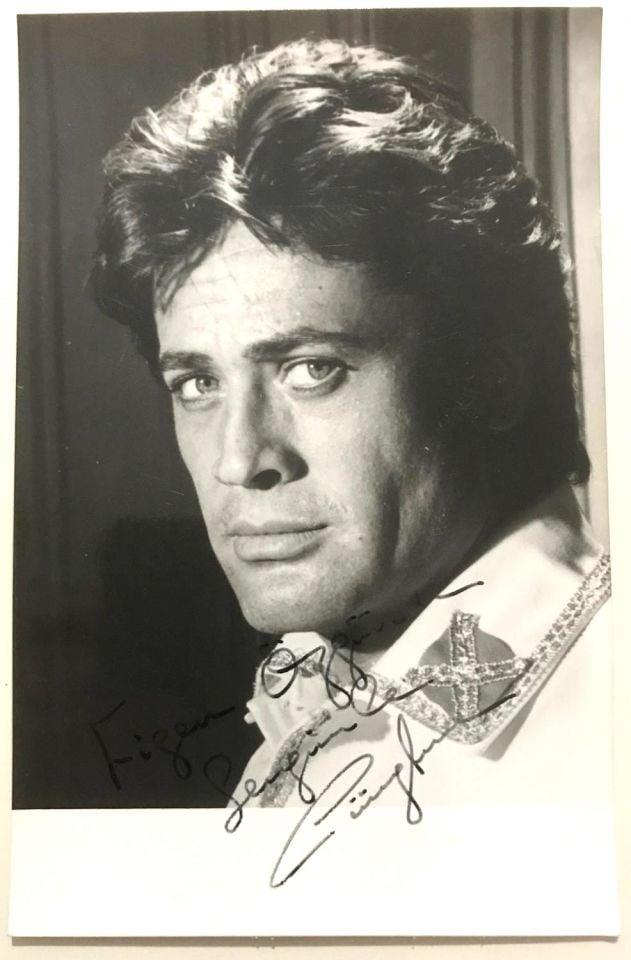 Cüneyt ARKIN - Islak imzalı, orijinal fotokart