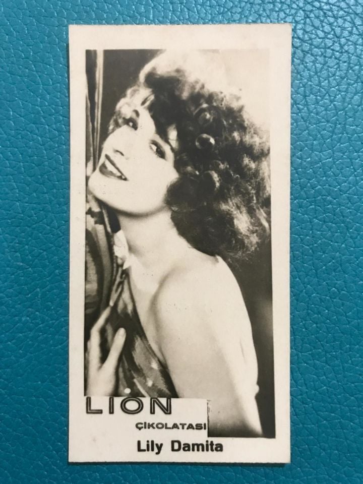 Lion Çikolatası - Artistler Serisi - Lily DAMITA