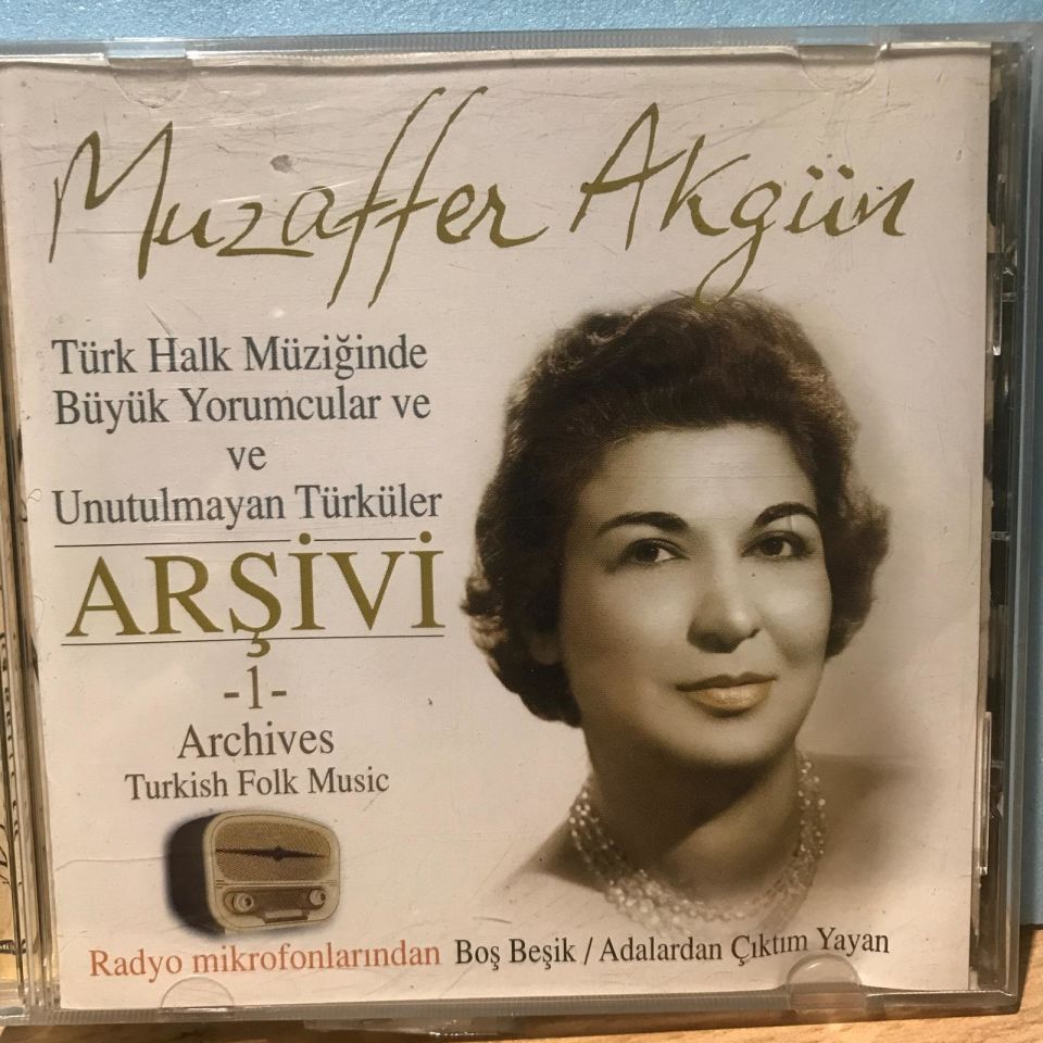 Muzaffer Akgün - Türk Halk Müziğinde Büyük Yorumcular Ve Unutulmayan Türküler Arşivi, Vol. 1 - CD