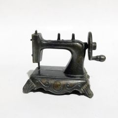 Dikiş Makinesi - Bronz görünümlü, metal kalemtıraş