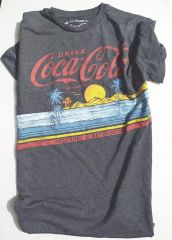 Coca Cola Delicious & Refreshing - Tişört
