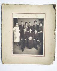 1940-50'li yıllar, paspartulu 24x34 - Ermeni aile / Fotoğraf