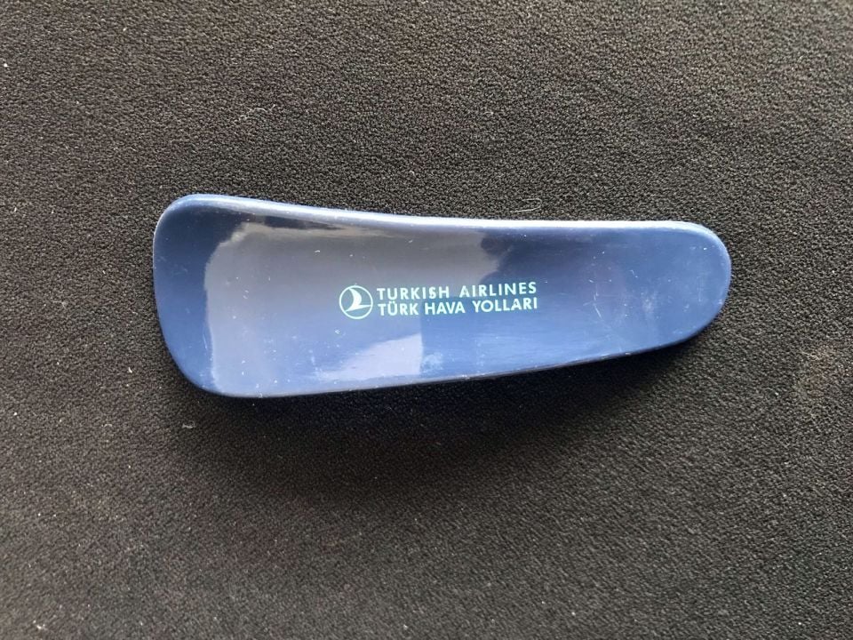 Türk Hava Yolları - Turkish Airlines / Ayakkabı çekeceği