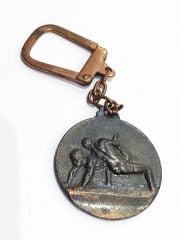 Güreş temalı bronz anahtarlık