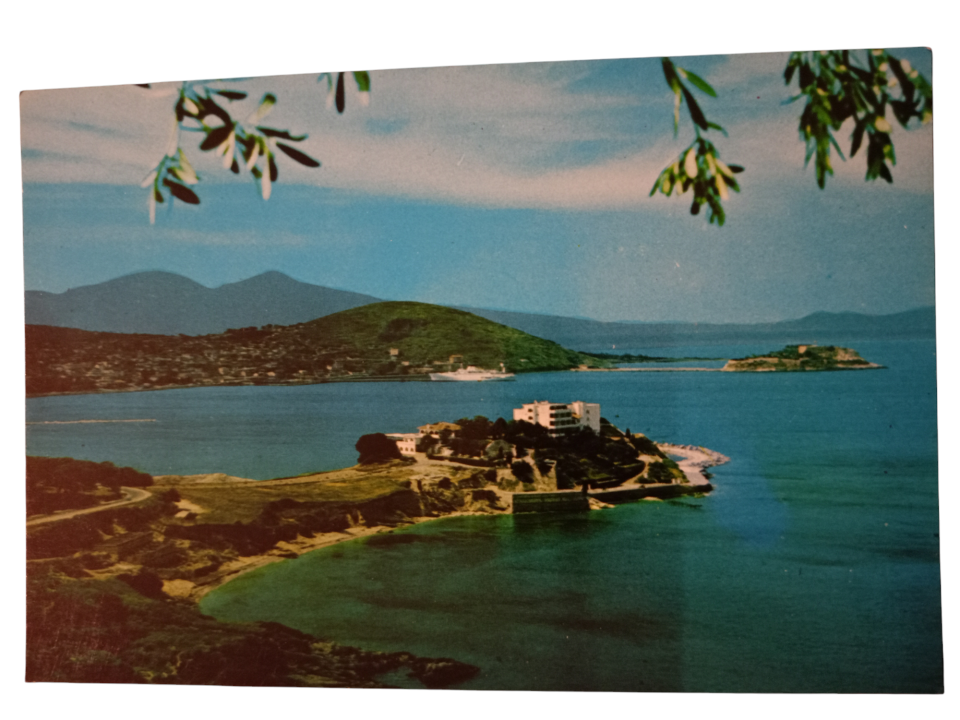 Kısmet oteli ve Kuşadası umumi görünüş - Kartpostal