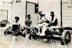 Deniz banyoları kartpostal Plaj