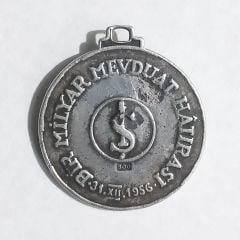İş Bankası Bir Milyar Mevduat Hatırası 1956 / 900 Ayar Gümüş Anahtarlık