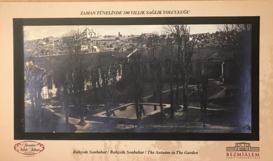 Bahçede sonbahar - Bezmialem Vakıf Üniversitesi - Kartpostal