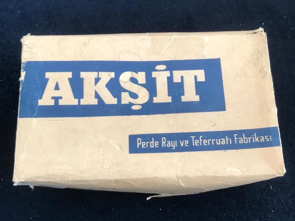 Akşit Perde rayı ve teferruatı fabrikası - Karton kutu (Bantlı)