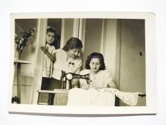 Singer Dikiş makinesi 1951 - 6x9 Fotoğraf