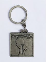 El üstünde tutulan çözüm Augmentin - Anahtarlık