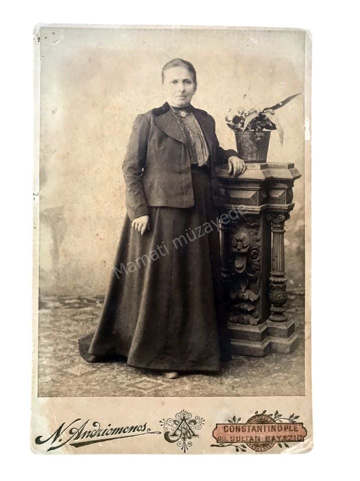 Boğos BEZEZYAN'ın annesi - N. Andriomenos kabin Foto  Dıştan dışa.10,5x16