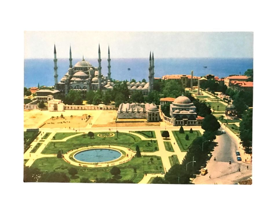 Havuzlu Parktan Dolmabahçe / Doğan Kardeş - 1970'li yıllara ait kartpostal / Arkası yazısız