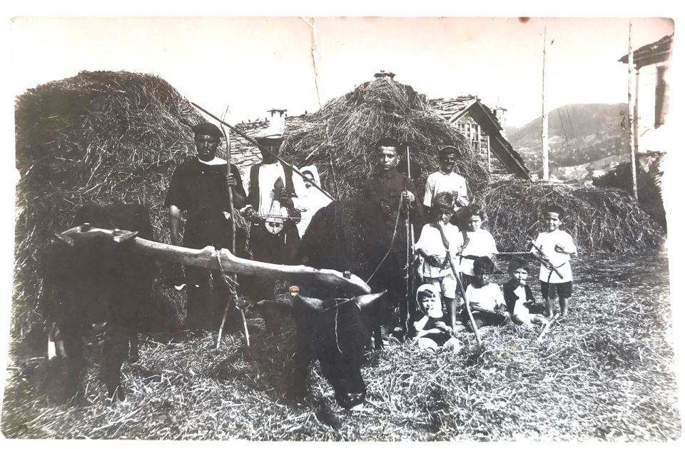 Kemence ile poz veren köylüler - 1900'lerin başı / İlginç Fotoğraf