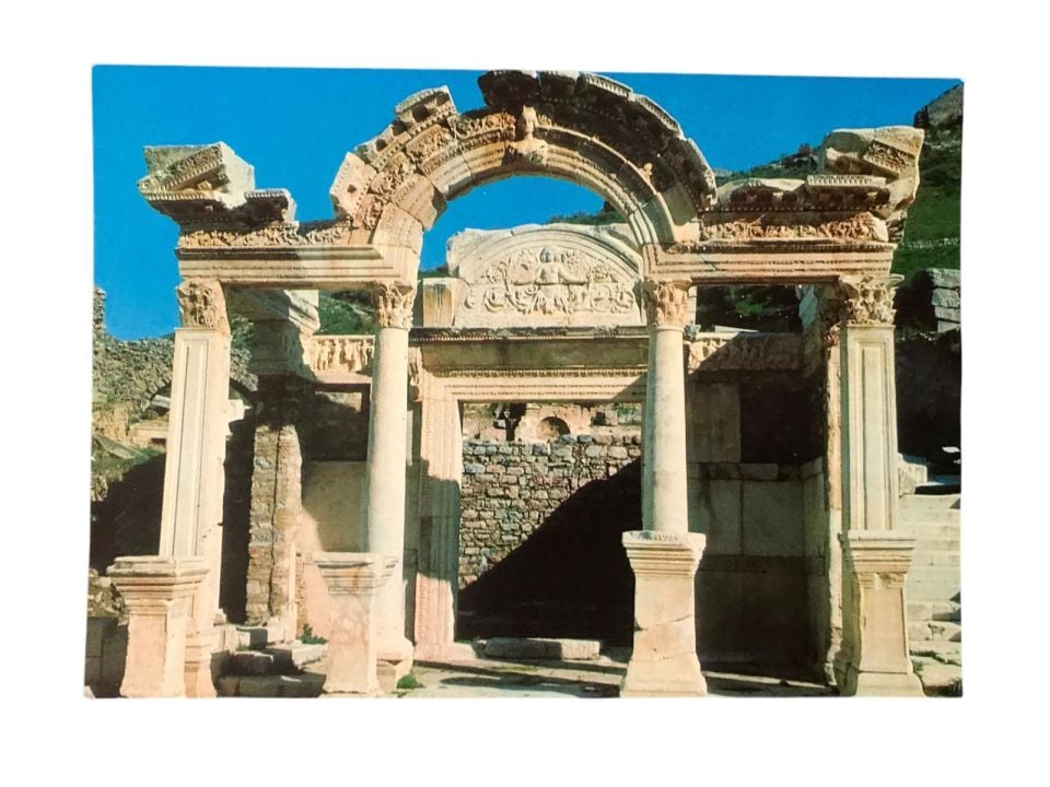 Efes The temple of Hadrianus - 1970'li yıllara ait kartpostal / Arkası yazısız