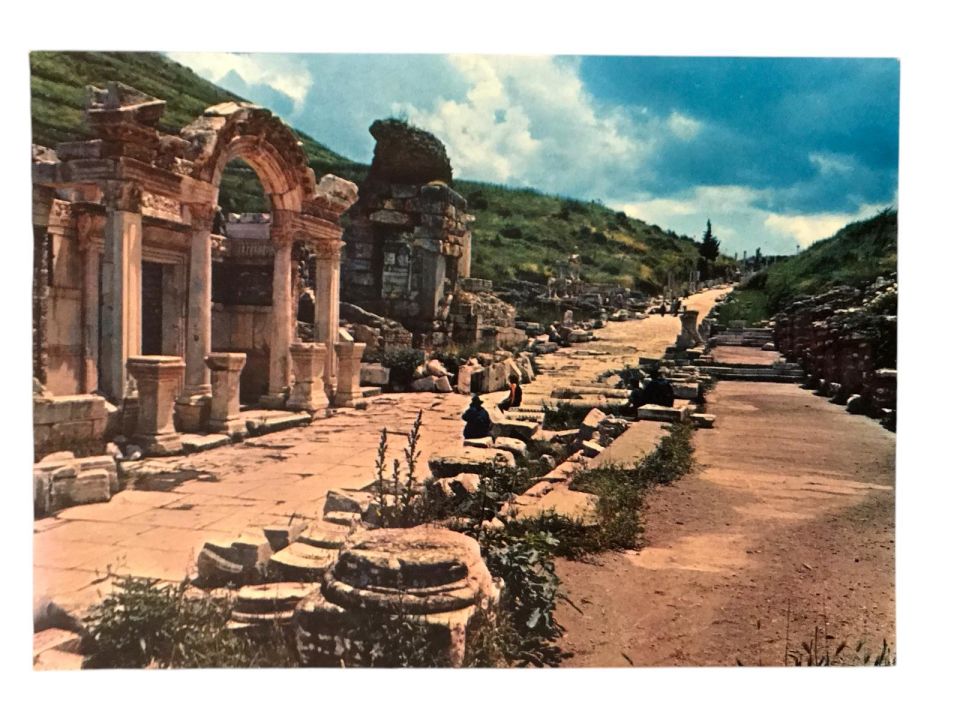 Efes Kureitler caddesi - 1970'li yıllara ait kartpostal / Arkası yazısız