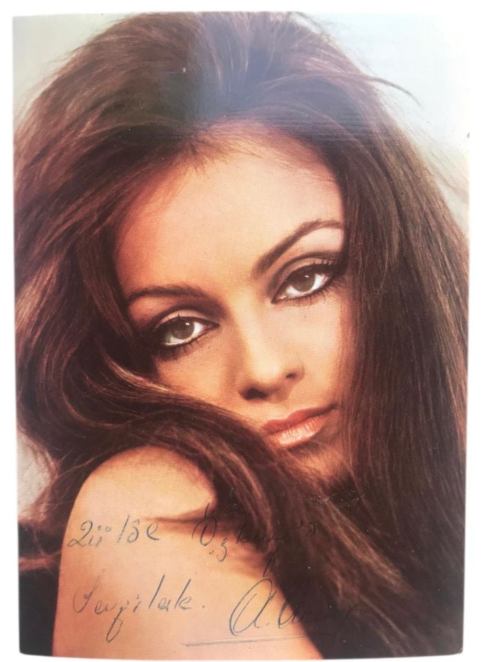 Arzu OKAY - Islak imzalı, orijinal kartpostal