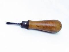 Ahşap saplı. eski tornavida